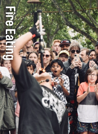 炎を飲み込むスリリングなちんねん（CHINNEN）のファイヤーイーティング